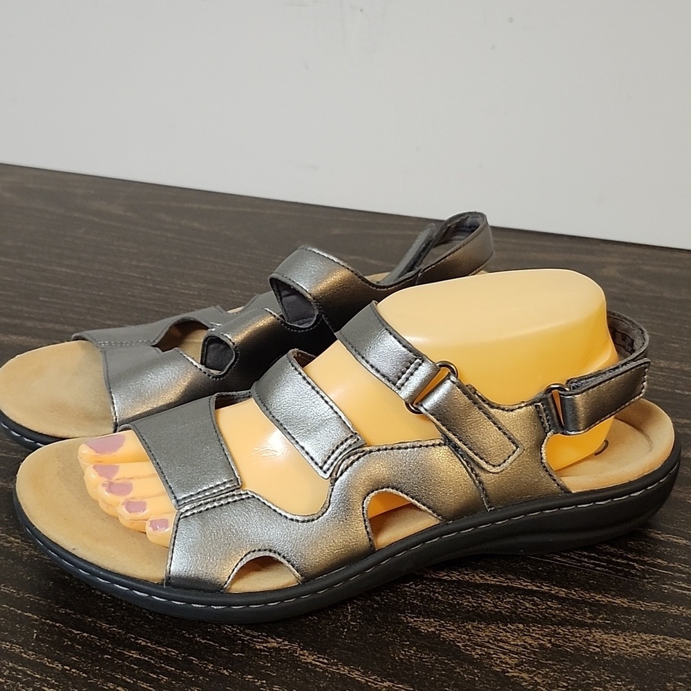 Clarks Strappy Sport Sandals Metalic Leather Laurieann Bell  9.5